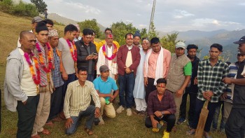 बैतडीमा कांग्रेस र नेकपा एस परित्याग गरी दर्जनबढी कार्यकर्ता एमालेमा प्रवेश 